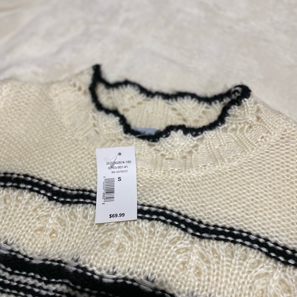 Ladies Sweater - Picture 2 of 5